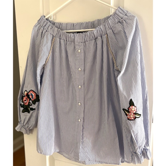 RARE! Off Shoulder, Pearl, Pinstripe Top from Italy - Picture 2 of 8